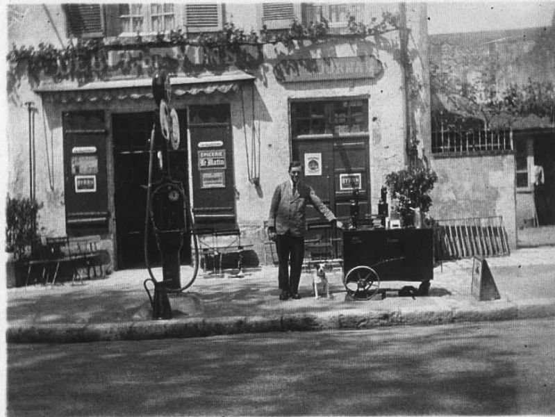 Mr Anjar et son cafe 1928
