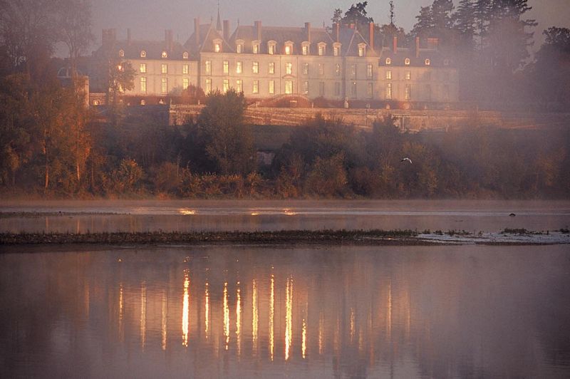 Le château de Ménars en automne...